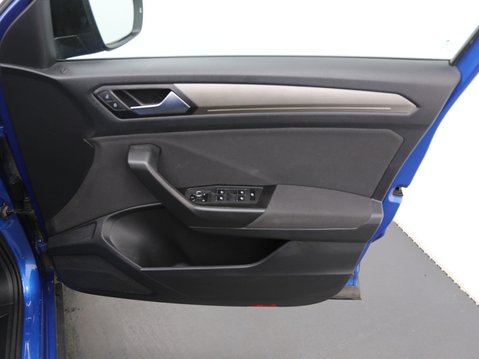 Volkswagen T-Roc 1.0 TSI Design Euro 6 (s/s) 5dr 19