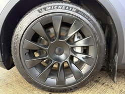 Tesla Model Y (Dual Motor) Long Range SUV 5dr Electric Auto 4WDE (384 bhp) 17