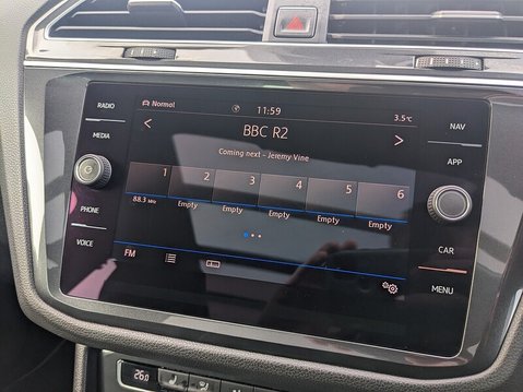 Volkswagen Tiguan R-LINE TDI BMT 4MOTION DSG 39