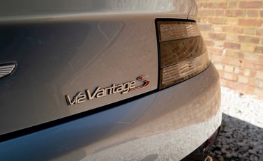 Aston Martin V12 Vantage S Roadster 29