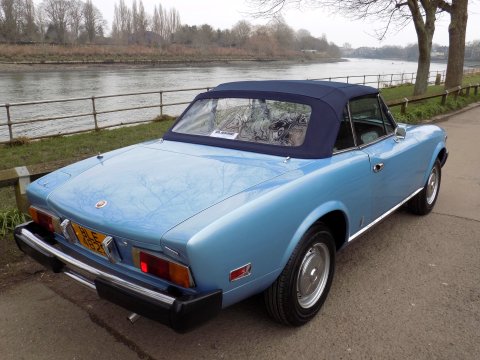 Fiat 124 Spider CS 1800 10