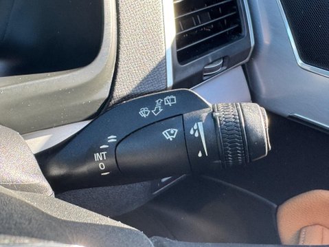 Volvo XC90 2.0 D5 Momentum Geartronic 4WD Euro 6 (s/s) 5dr 38