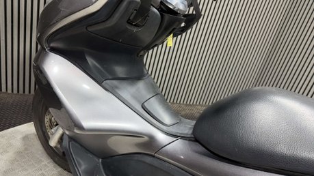 Honda PCX 2011 38K RUNNING PROJECT SCOOTER SPARES OR REPAIR 125CC 12