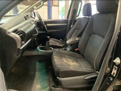 Toyota Hilux INVINCIBLE 4WD D-4D DCB 16