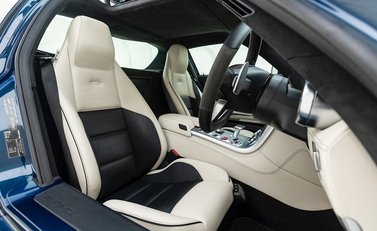 Mercedes-Benz SLS AMG 12