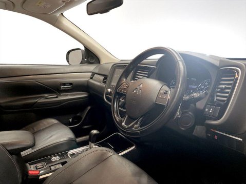 Mitsubishi Outlander 2.0 MIVEC Exceed SUV 5dr Petrol CVT 4WD Euro 6 (s/s) (150 ps) 12