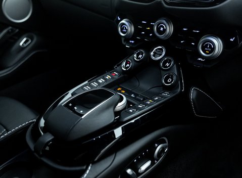 Aston Martin Vantage V8 27