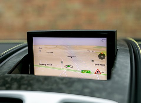 Aston Martin Vanquish S 17