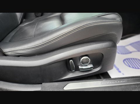 Jaguar XE R-DYNAMIC BLACK MHEV 32