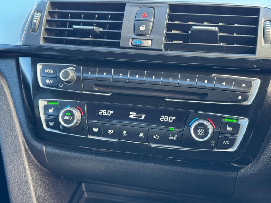 2015 BMW 3 Series — image 28