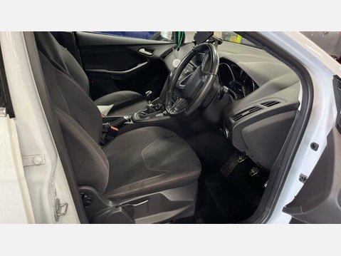 Ford Focus 1.0T EcoBoost Zetec S Euro 6 (s/s) 5dr 8