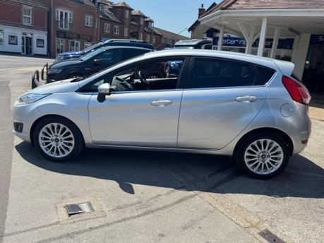 Ford Fiesta 1.6 Titanium Powershift Euro 5 5dr 6