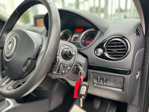 Renault Clio DYNAMIQUE TOMTOM 16V 34