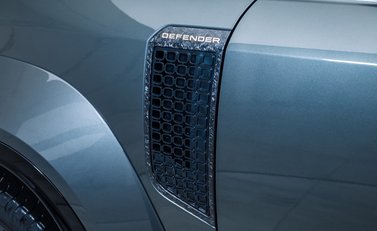 Land Rover Defender OCTA EDITION ONE 42