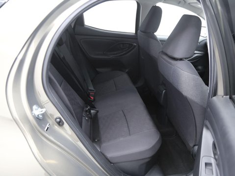 Toyota Yaris 1.5 VVT-h Design E-CVT Euro 6 (s/s) 5dr 23