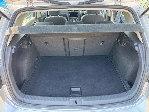 Volkswagen Golf SE TSI 11