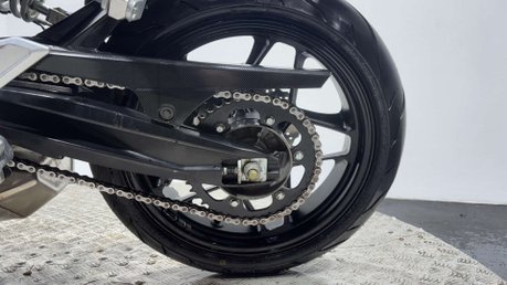 Hyosung GD 2016 ONLY 1K VERY CLEAN LIGHT WEIGHT SPORTS BIKE 250CC NEW MOT 32