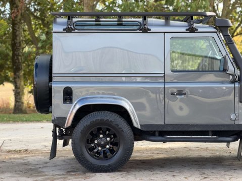 Land Rover Defender 2.2 Defender 90 XS Hard Top TD 4WD 5dr 14