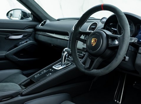 Porsche Cayman GT4 (718) 10