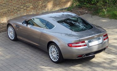 Aston Martin DB9 6