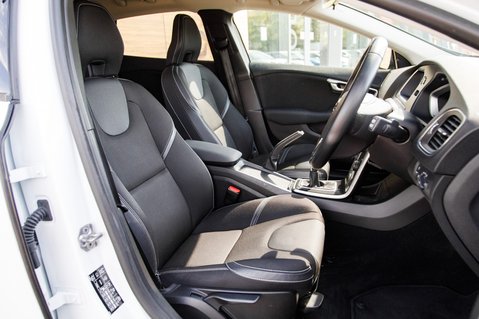 Volvo V40 T2 MOMENTUM NAV PLUS 24