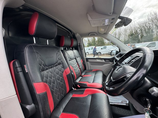 Volkswagen Transporter AUTO SWB [SOLD KH] L1H1 SPORTlINE T32 Air Con Nav Sensors EURO 6 NO VAT DSG 14