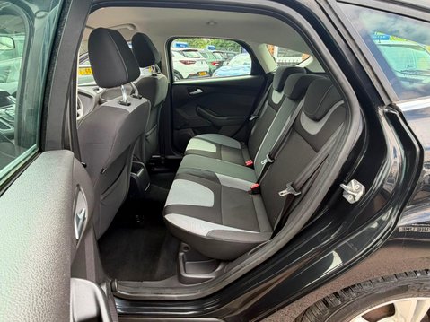 Ford Focus 1.0T EcoBoost Zetec Euro 5 (s/s) 5dr 22
