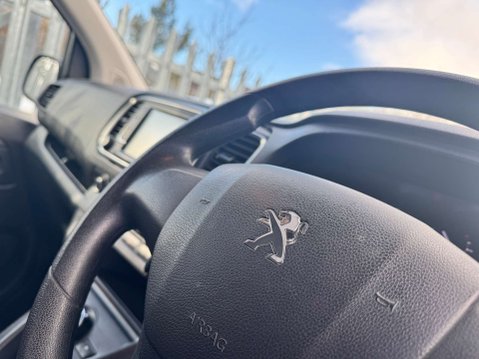 Peugeot Expert 2.0 Expert Professional Premium+ L2 Blue HDi A 21