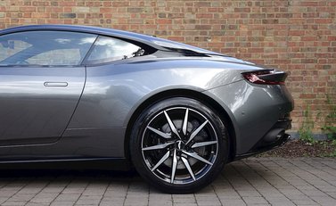 Aston Martin DB11 16