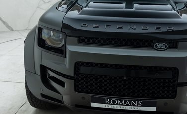 Land Rover Defender 110 OCTA EDITION ONE 36