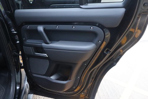Land Rover Defender 110 P525 V8 Urban Edition  24