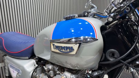 Triumph Bonneville JUBILEE 1977 ONLY 8K STUNNING CLASSIC BIKE NEW MOT 9
