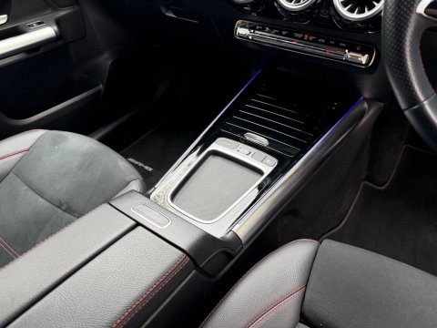 Mercedes-Benz GLA GLA 200 AMG LINE PREMIUM 24