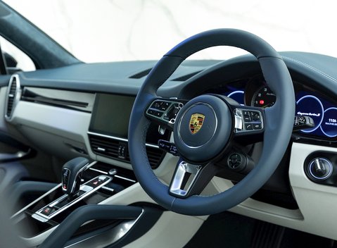 Porsche Cayenne Turbo S E-Hybrid 9