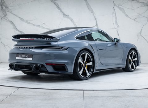 Porsche 911 Turbo S (992) 3
