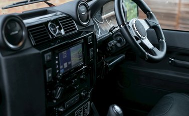 Land Rover Defender 90 Adventure 13