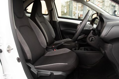 Toyota Aygo X VVT-I PURE 27