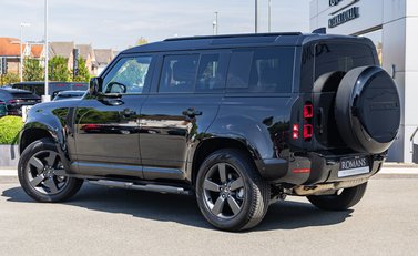 Land Rover Defender 110 D250 X-DYNAMIC HSE 4