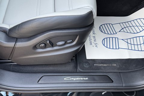 Porsche Cayenne V6 E-HYBRID BLACK EDITION -MATRIX LEDS -360 CAMS -WHITE LEATHER INTERIOR 45