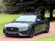 Jaguar XE R-DYNAMIC HSE BLACK 32