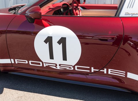 Porsche 911 (992) Targa 4S Heritage Design Edition 31