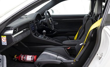 Porsche 911 GT3 (991.2) 12