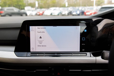 Volkswagen Golf LIFE TSI 28