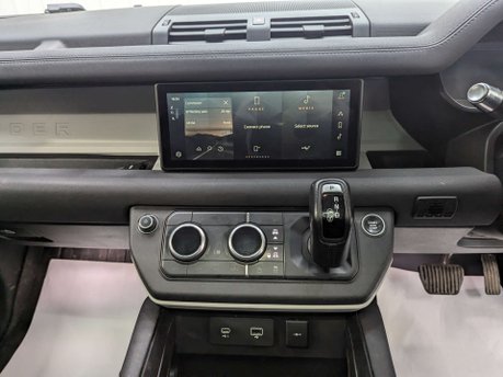 Land Rover Defender 3.0 Defender SE D MHEV Auto 4WD 5dr 82