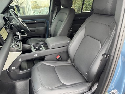 Land Rover Defender SE MHEV 29