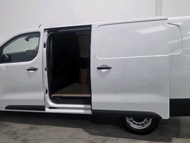 Vauxhall Vivaro VIVARO XL DIESEL 2.0 Turbo D 145 Prime H1 Van 11