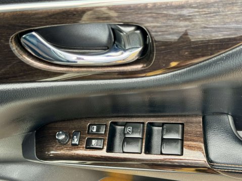 Nissan Elgrand Highway Star 72