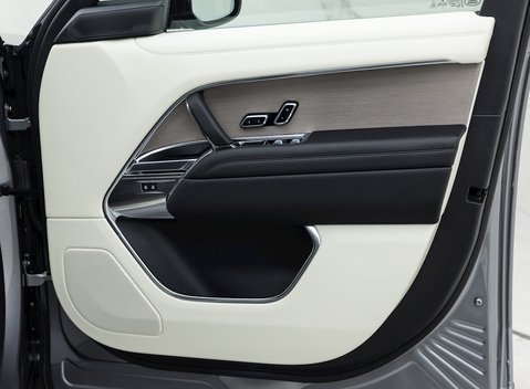 Land Rover Range Rover P400 HSE 21