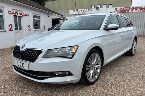 Skoda Superb SE TSI AUTOMATIC. 1 PREVIOUS KEEPER.. APPLE PLAY.. 5 MAIN DEALER SERVICE 4