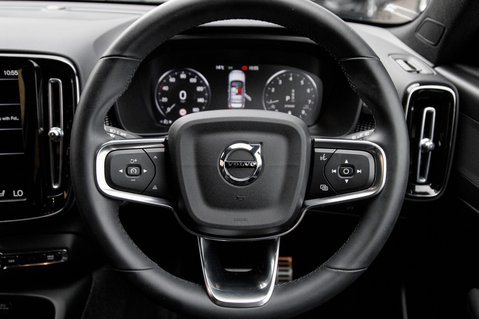 Volvo XC40 B4 R-DESIGN MHEV 20